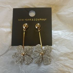 Gold flower earring with lots of sparkle